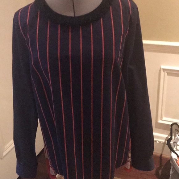 Blouse with zipper closure in back w/ floral silk - Picture 6 of 8